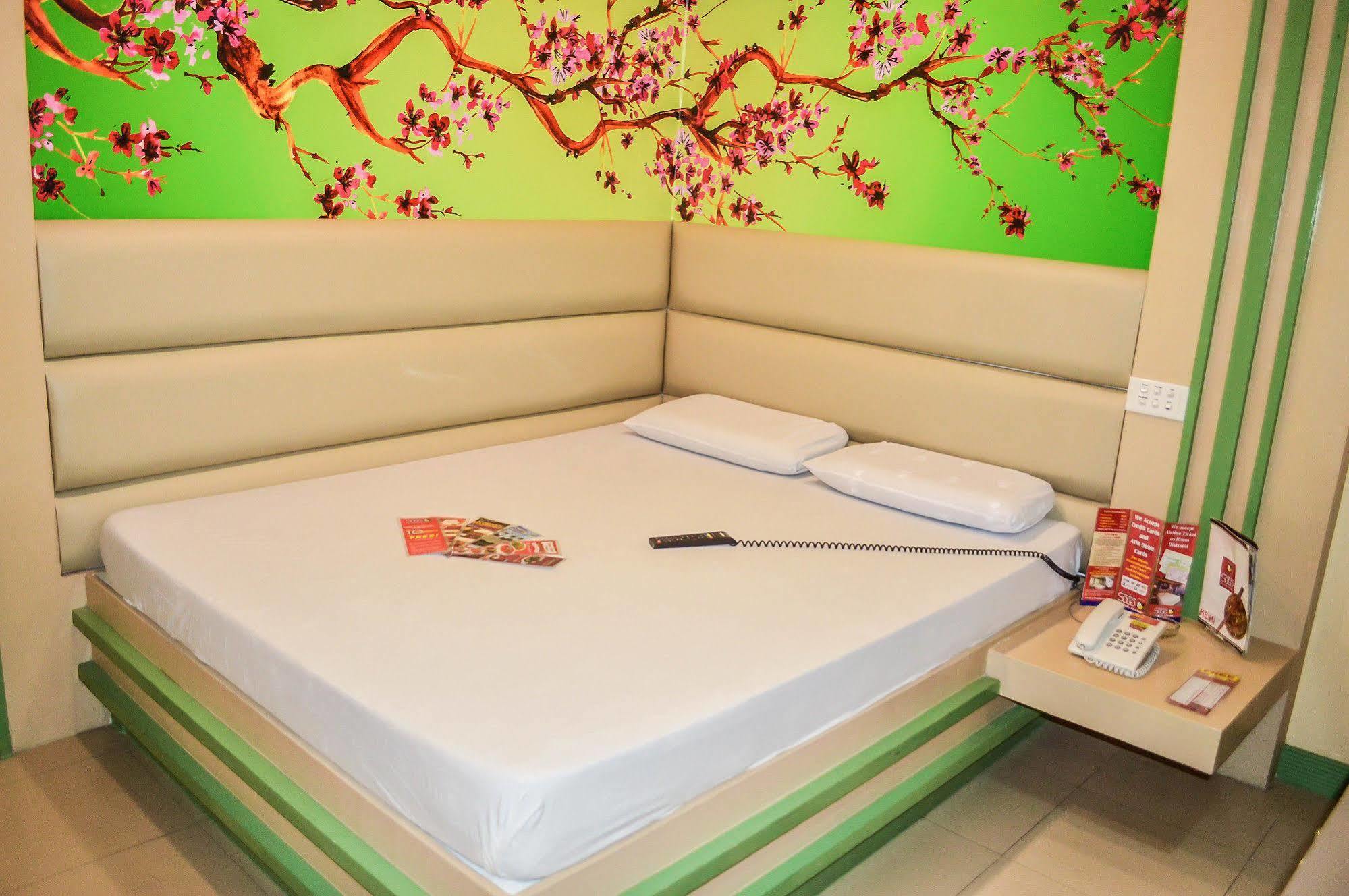 Hotel Sogo Sta Mesa Манила Экстерьер фото