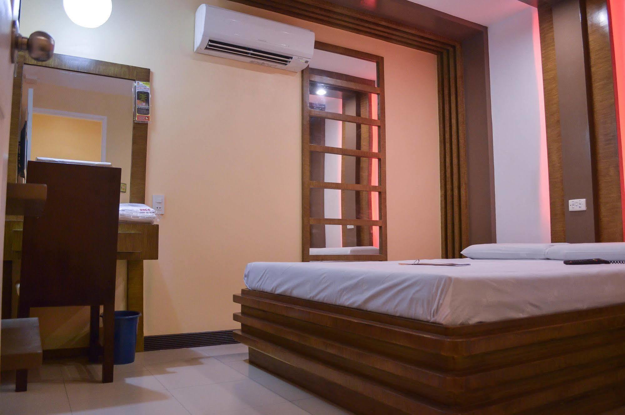 Hotel Sogo Sta Mesa Манила Экстерьер фото