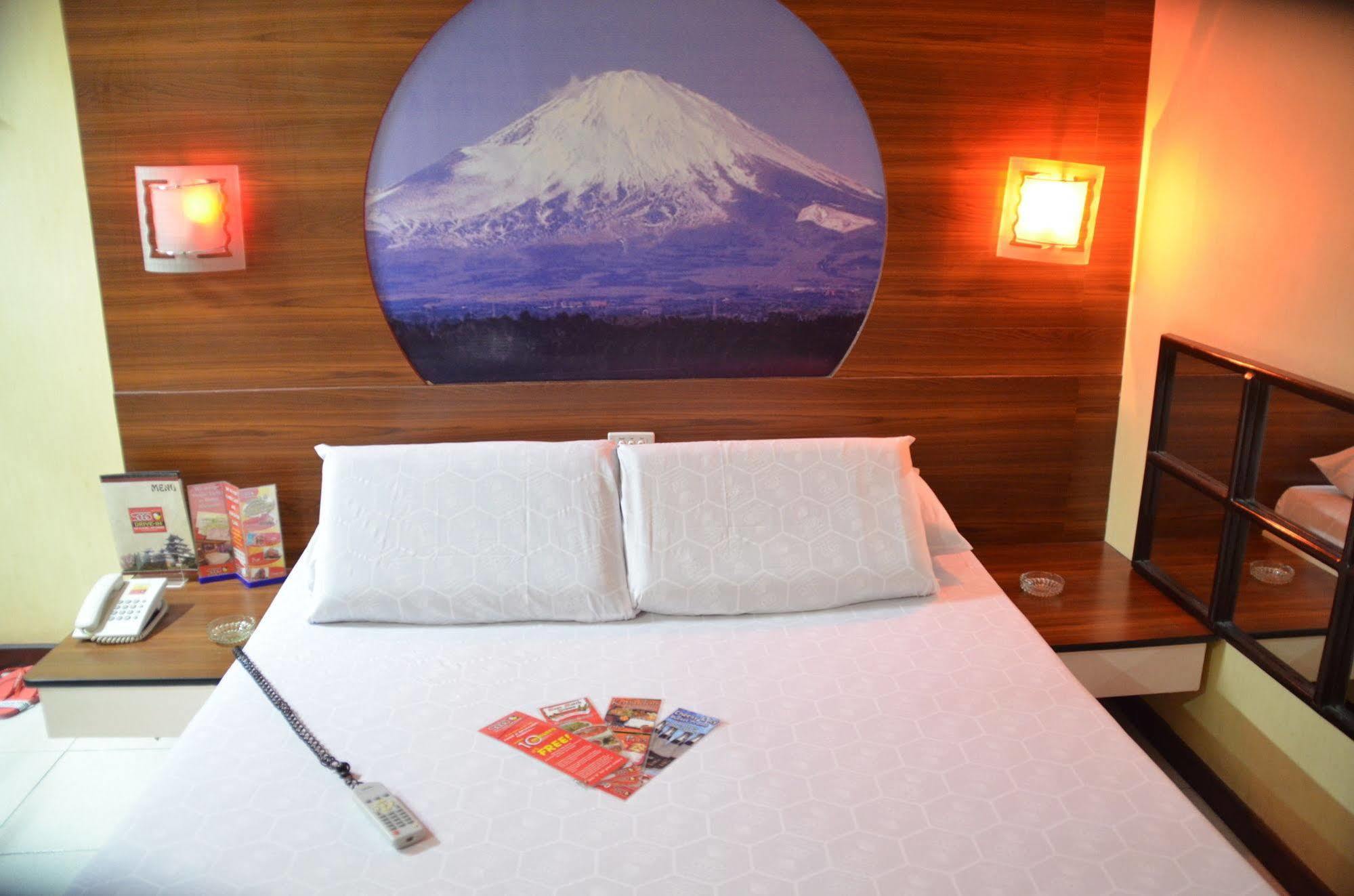 Hotel Sogo Sta Mesa Манила Экстерьер фото