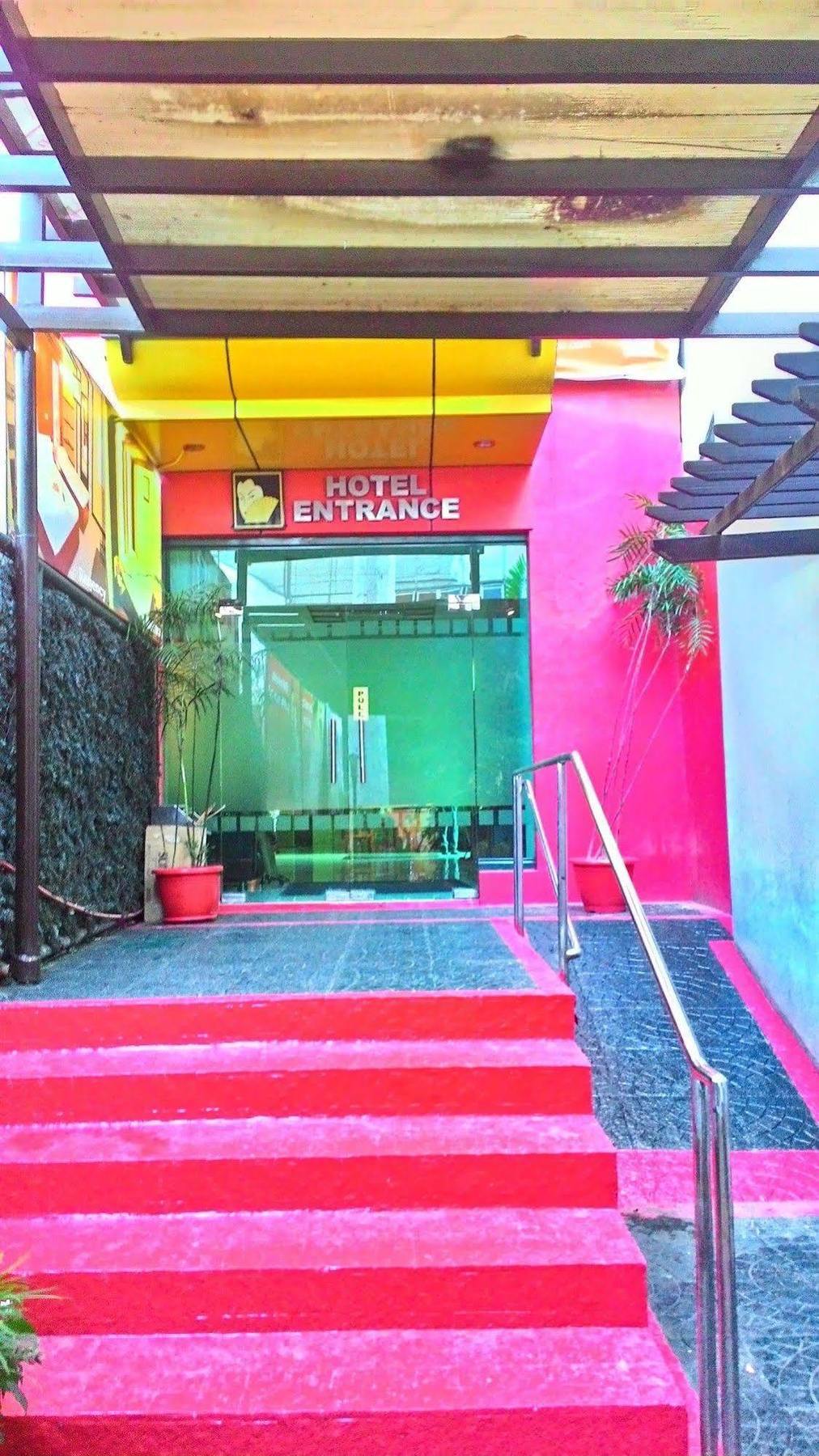Hotel Sogo Sta Mesa Манила Экстерьер фото